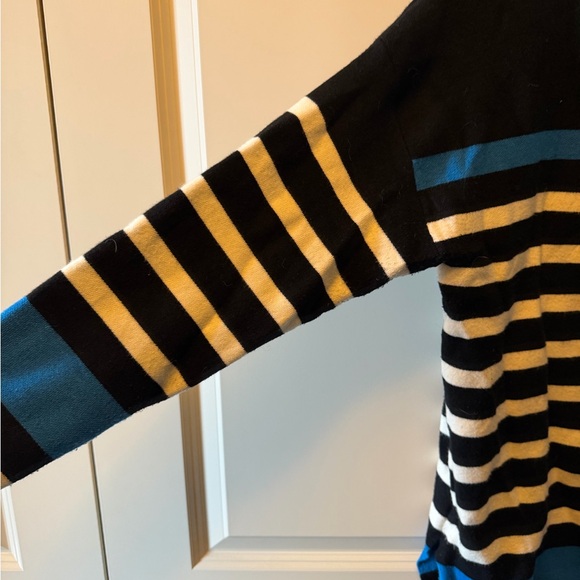 Sweater - Picture 3 of 3